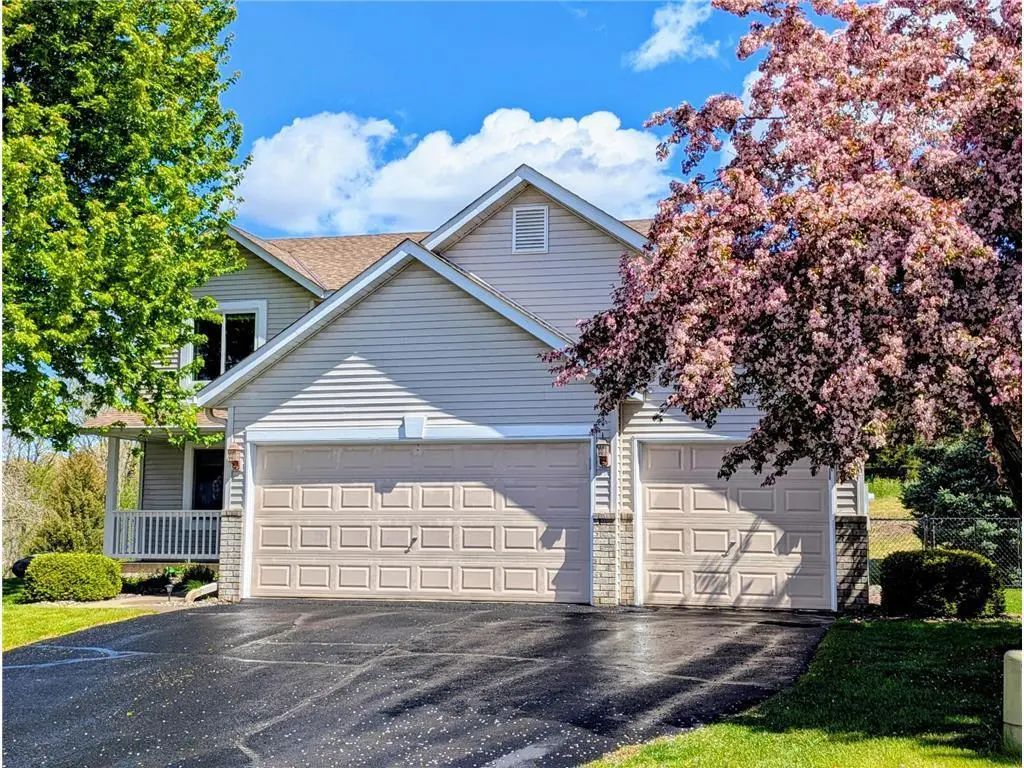 49 Windsor Wood Path, Hudson