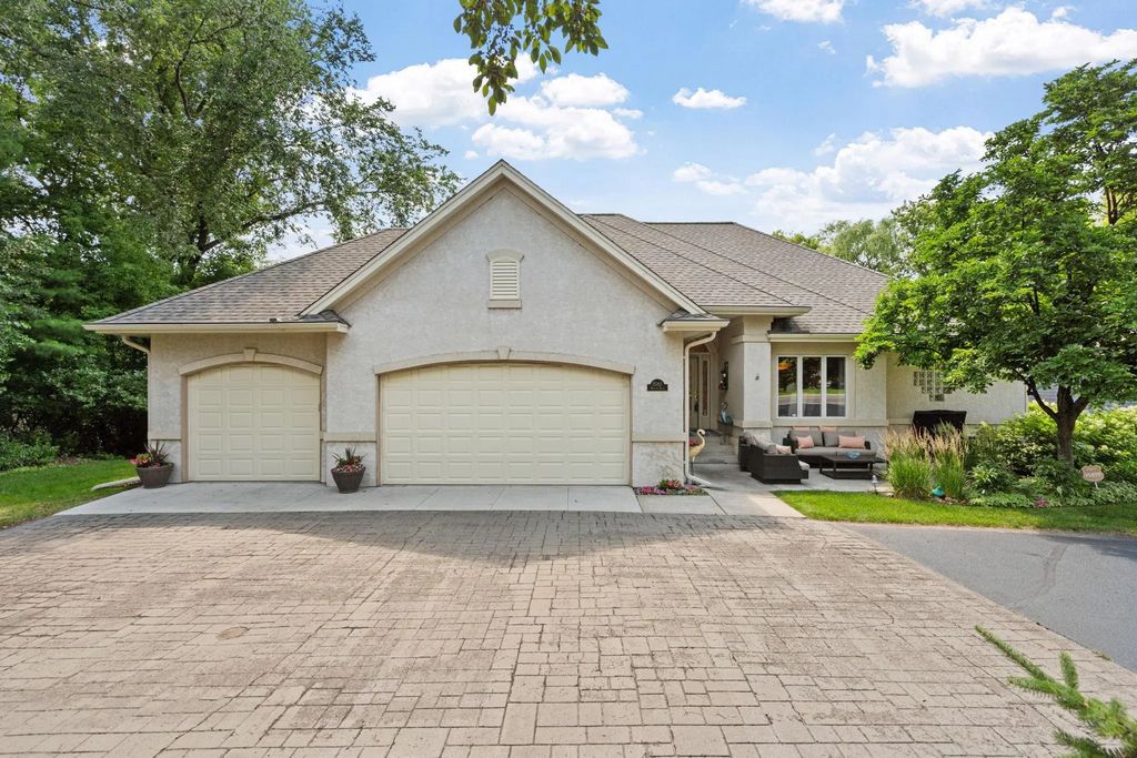15183 Wayzata Boulevard, Wayzata