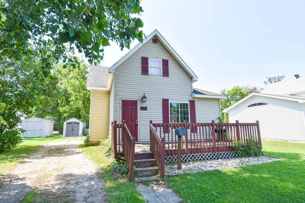 615 Markley Avenue S, Thief River Falls