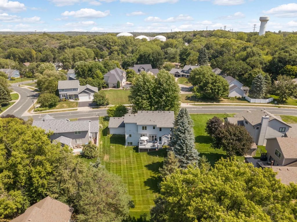 527 Hackmore Drive, Eagan