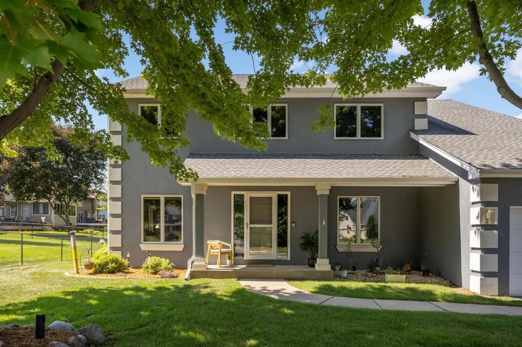 527 Hackmore Drive, Eagan