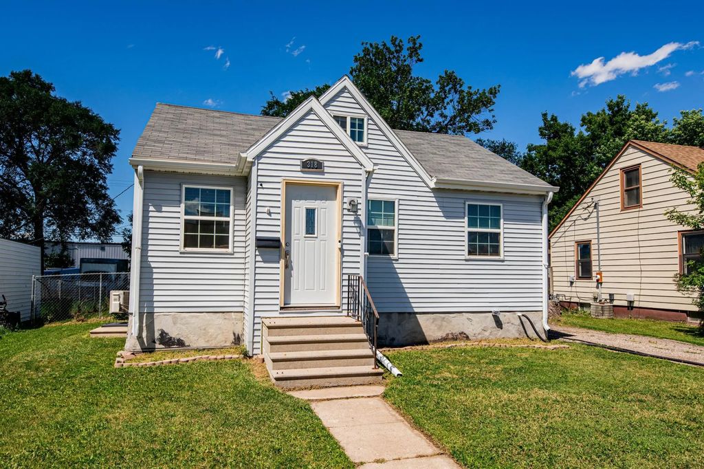 318 1st Avenue E, West Fargo