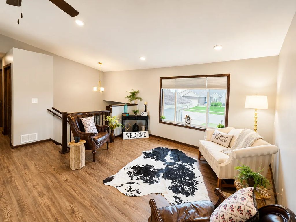 906 7th Avenue, Wanamingo
