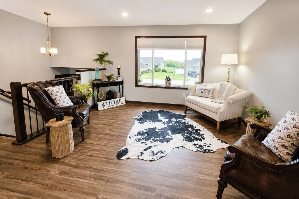 906 7th Avenue, Wanamingo