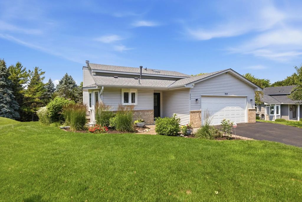 6799 Sunnyslope Drive N, Maple Grove