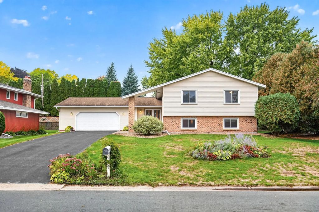 4409 Flag Avenue N, New Hope