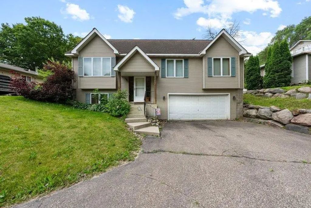 5867 Bartlett Boulevard, Mound
