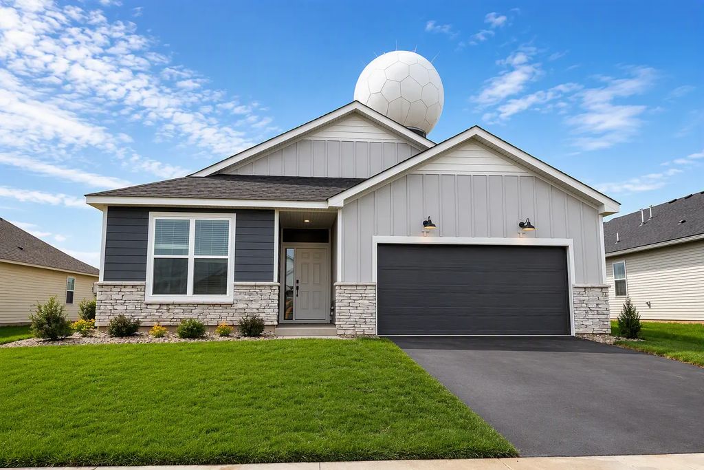 5202 Long Pointe Bay, Woodbury
