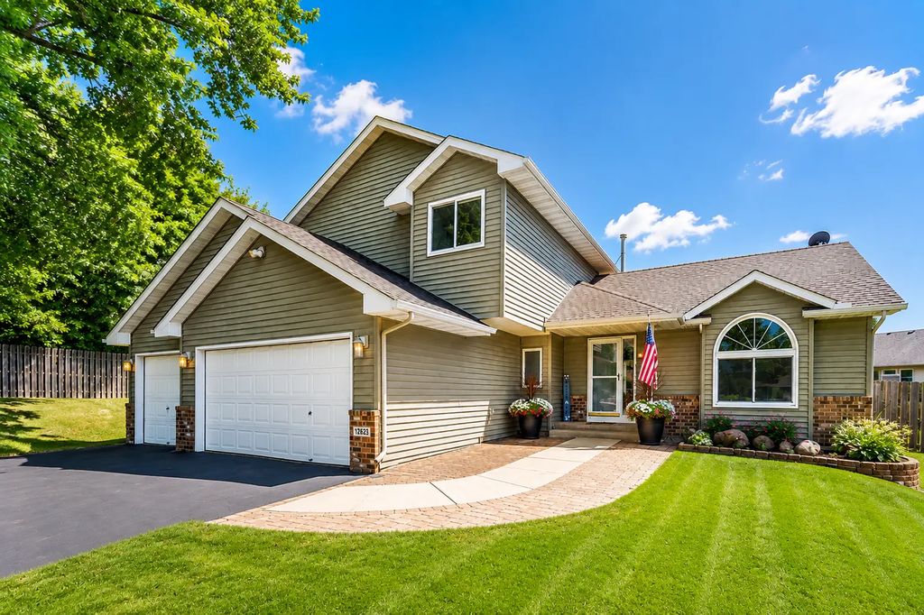 12628 Dutch Court, Apple Valley