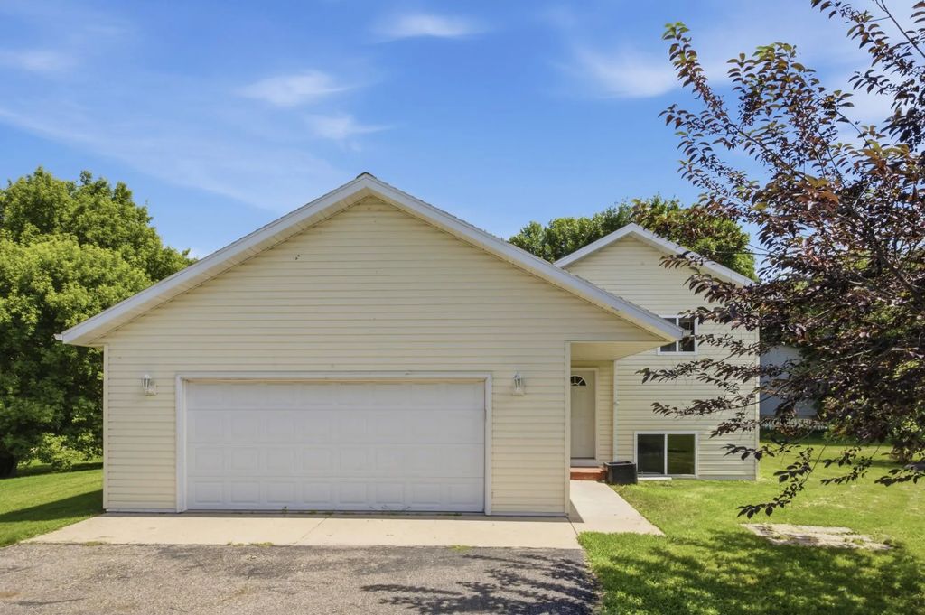 301 Lakeview Drive, Lake Park
