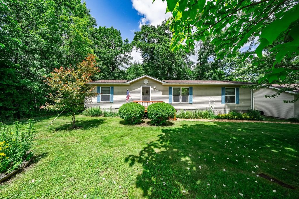 202 Riverwood Court, Randall