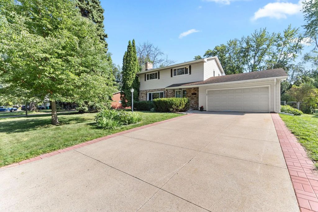 2003 Tamarack Lane, Burnsville