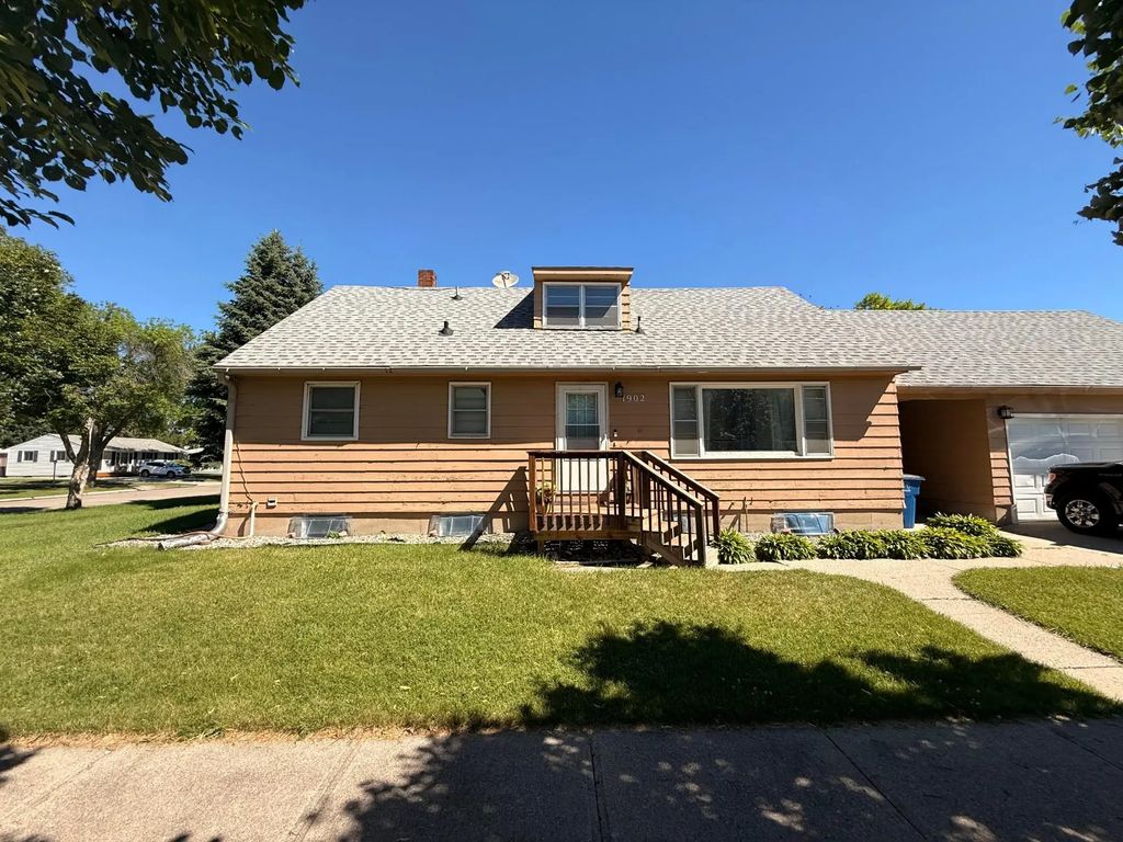 1902 8th Avenue N, Moorhead