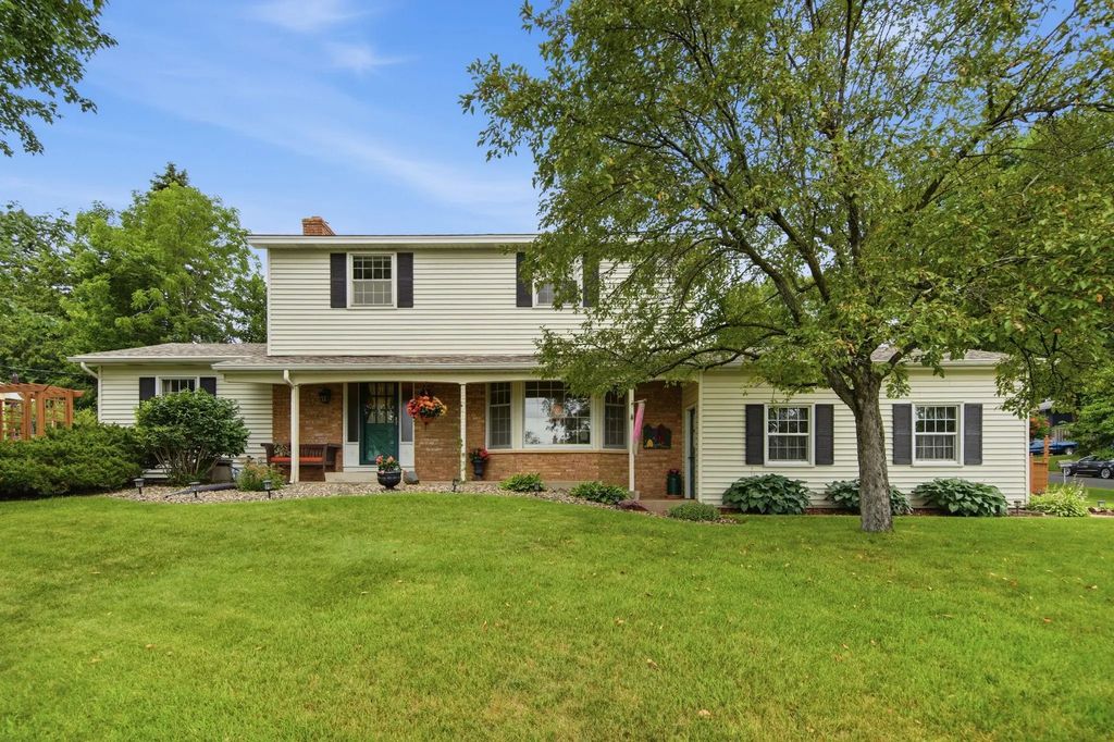 2623 Riviera Drive N, White Bear Lake