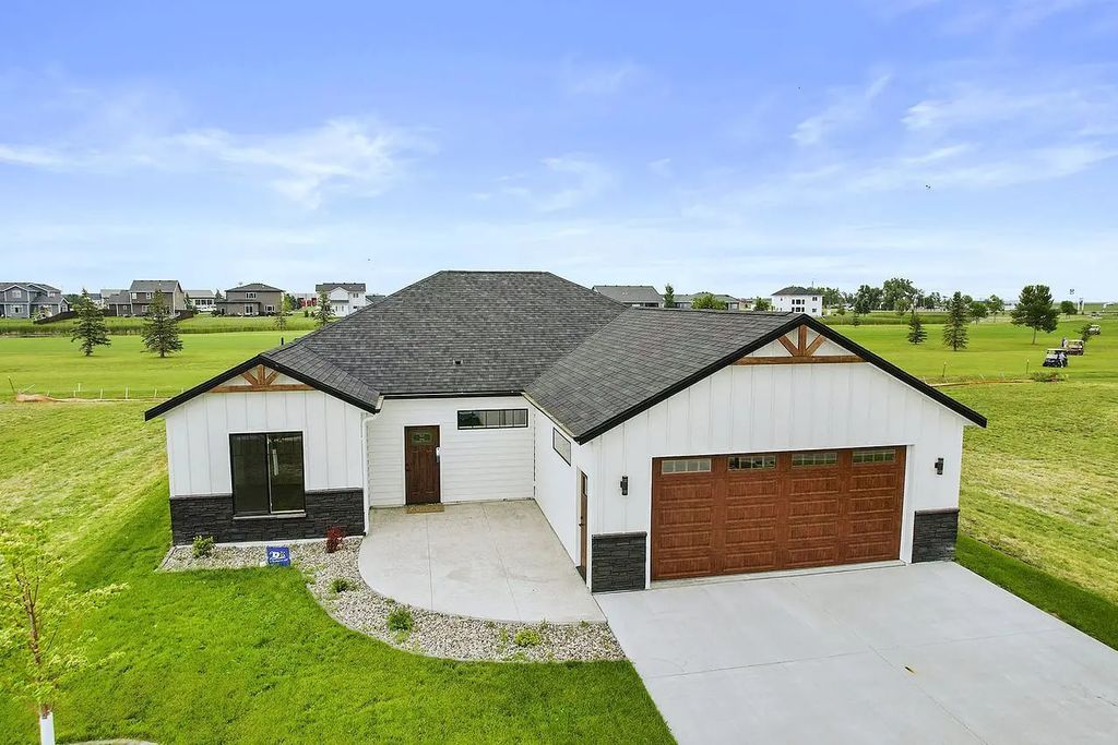 215 Emma Court, Mapleton