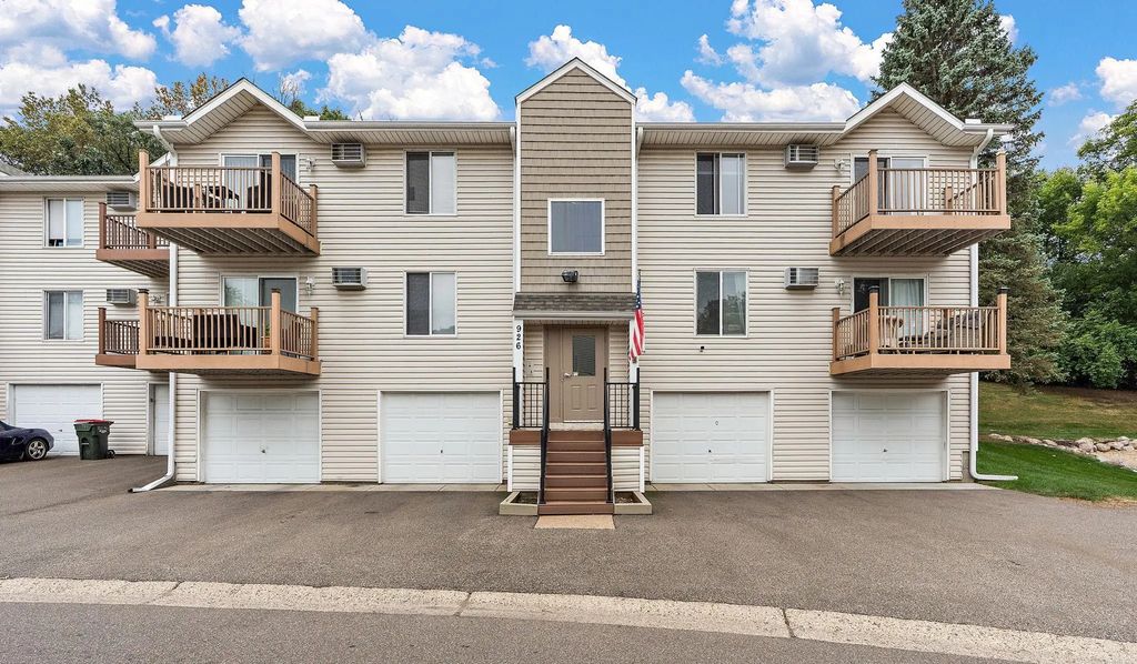 926 Wescott Trail 201, Eagan