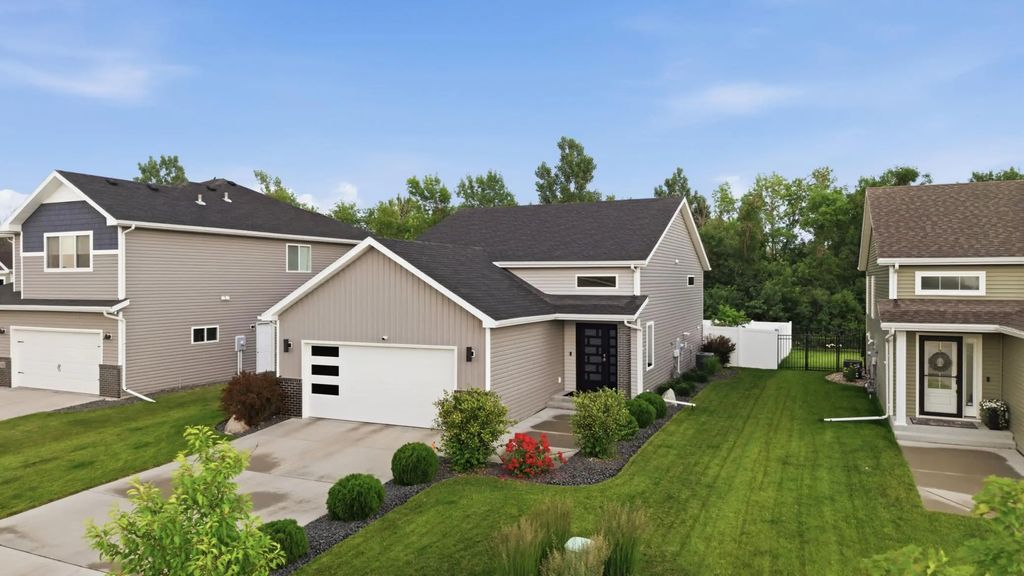 5848 Deb Drive W, West Fargo