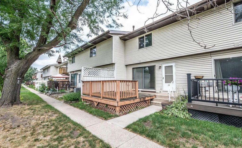 718 Heritage Way, Farmington