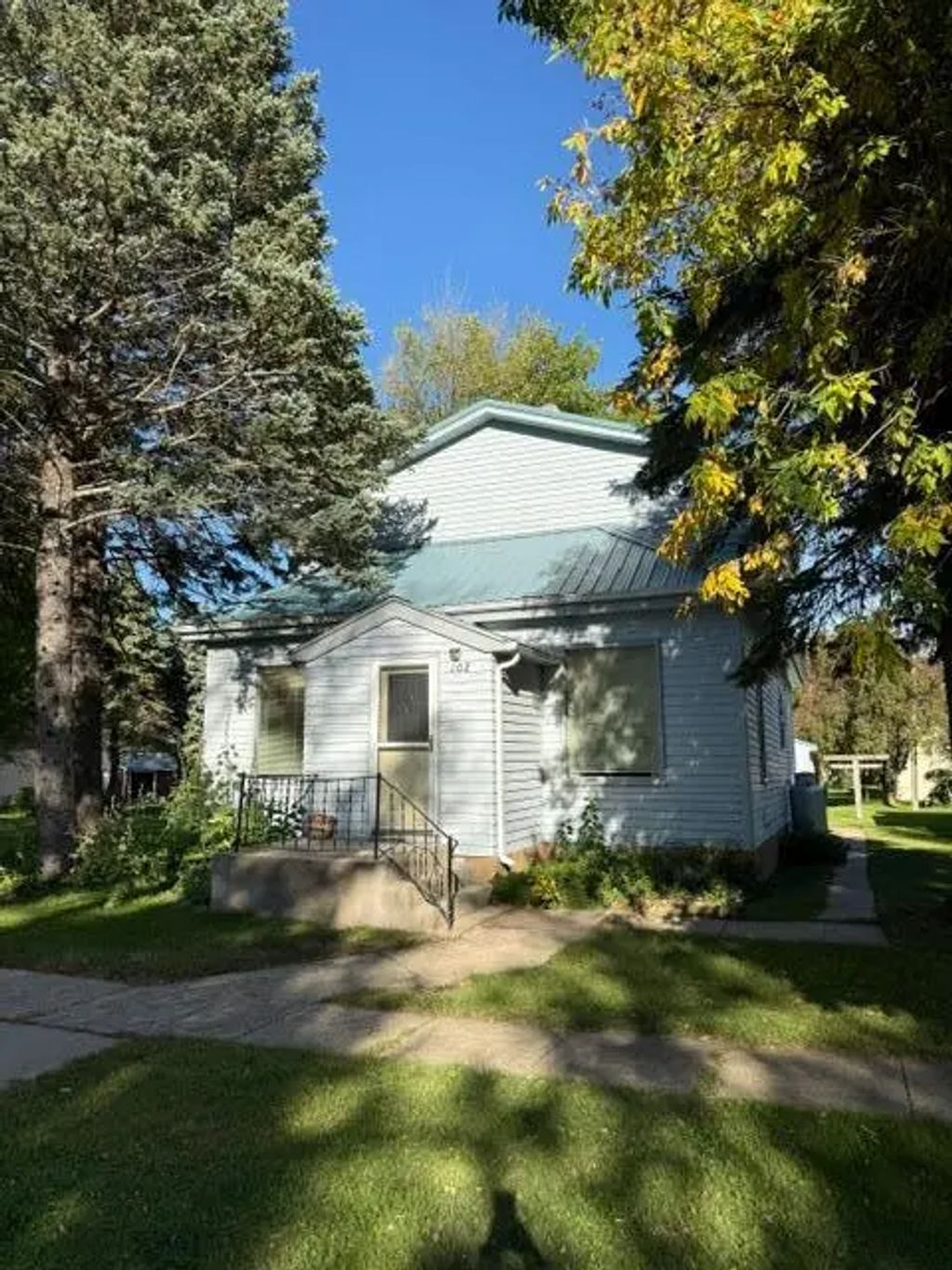 102 N Grove Street, Okabena