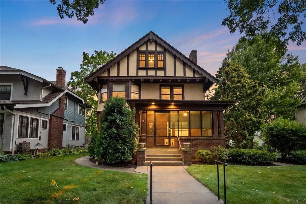 887 Ashland Avenue, Saint Paul