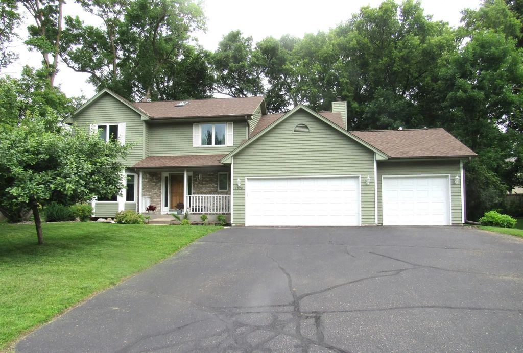 1020 Lake Lucy Road, Chanhassen