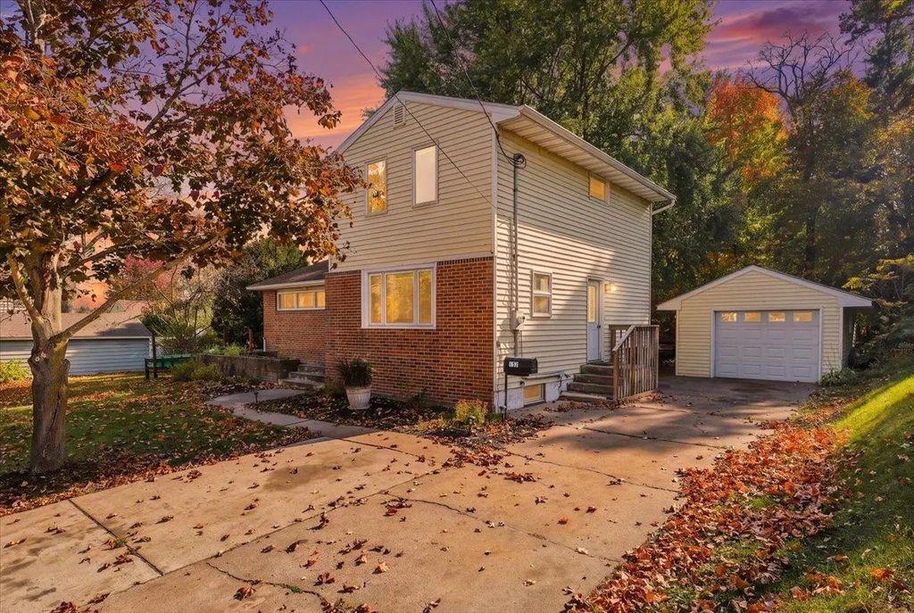152 Oak Street, Amery