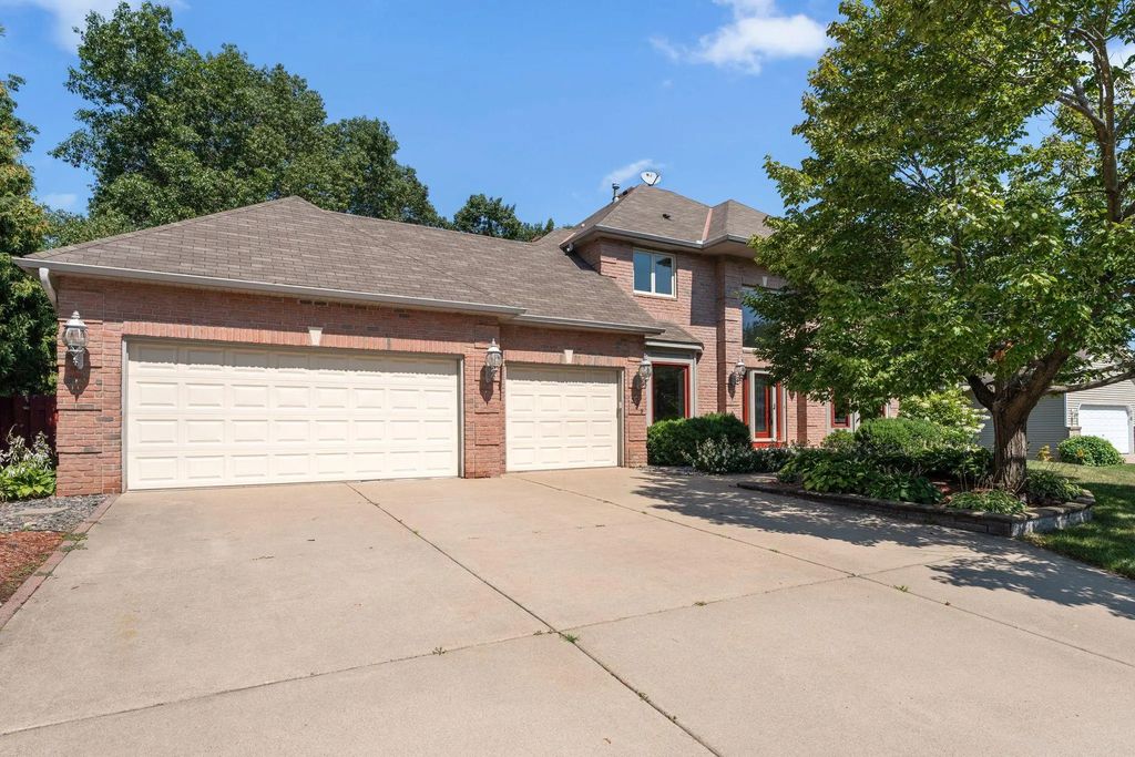 339 Oak Ridge Drive, Vadnais Heights