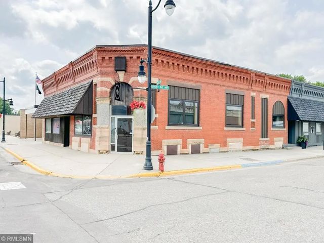346 Main Street N, Renville
