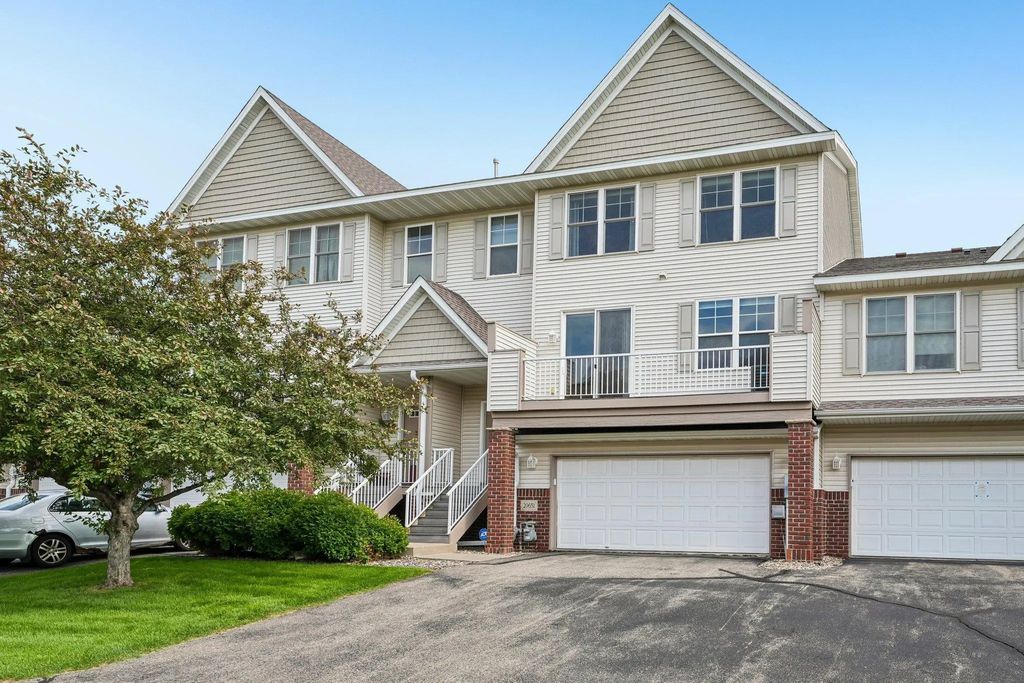 20651 Hampshire Way, Lakeville