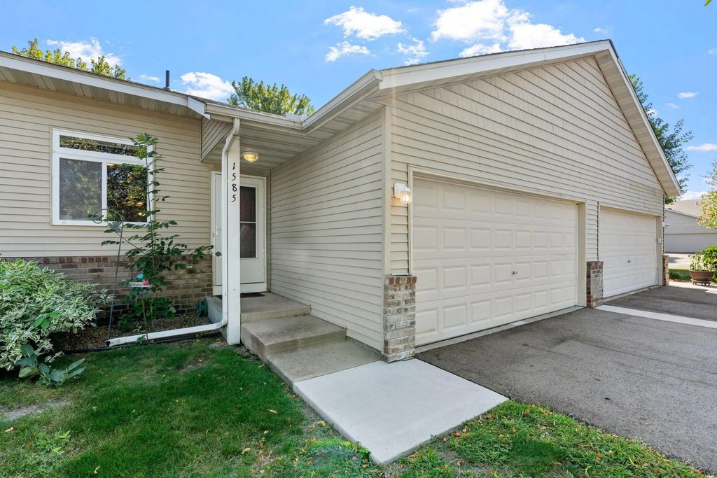 1585 Chartreux Avenue, Shakopee