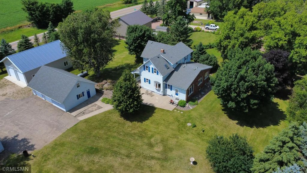1814 County Road 5 Nw, Annandale