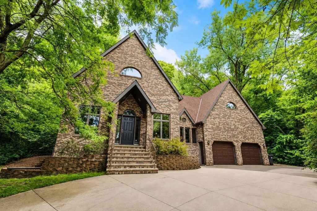 950 E Belvista Drive, North Mankato