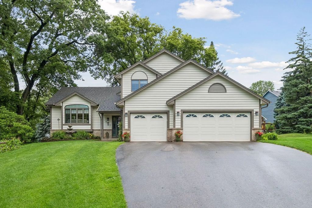 13480 Georgia Court, Apple Valley