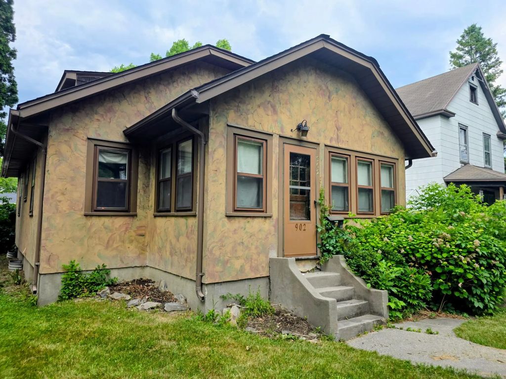 902 7th Street, International Falls