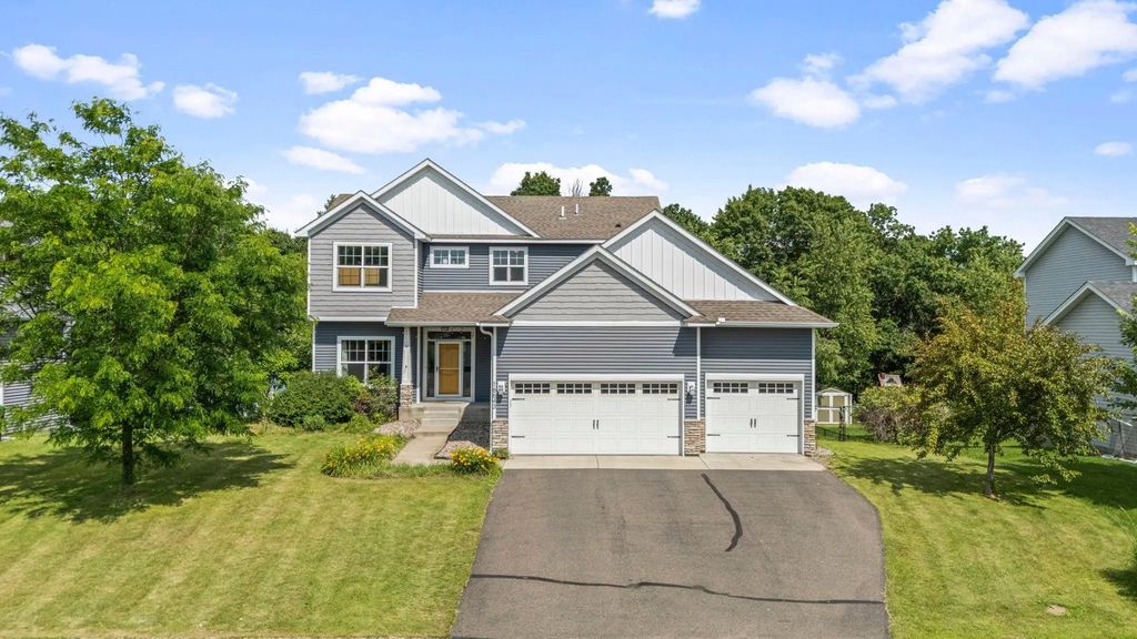 16643 Wintergreen Street Nw, Andover