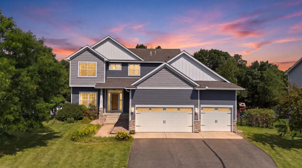 16643 Wintergreen Street Nw, Andover