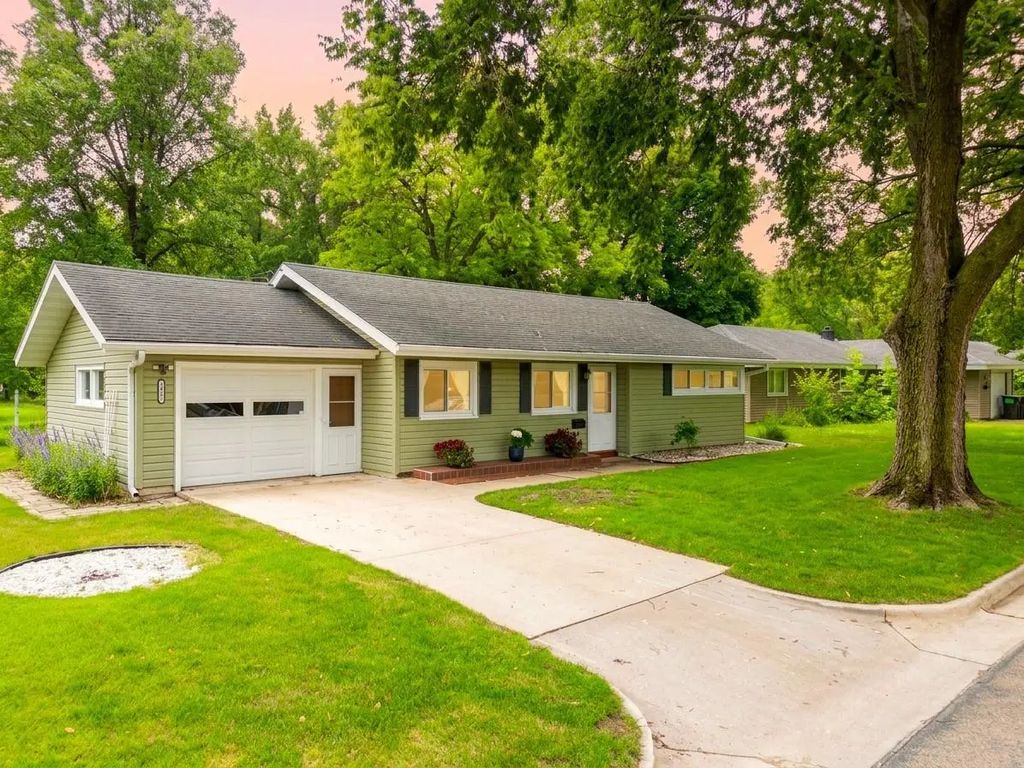 1426 Graham Court Se, Rochester