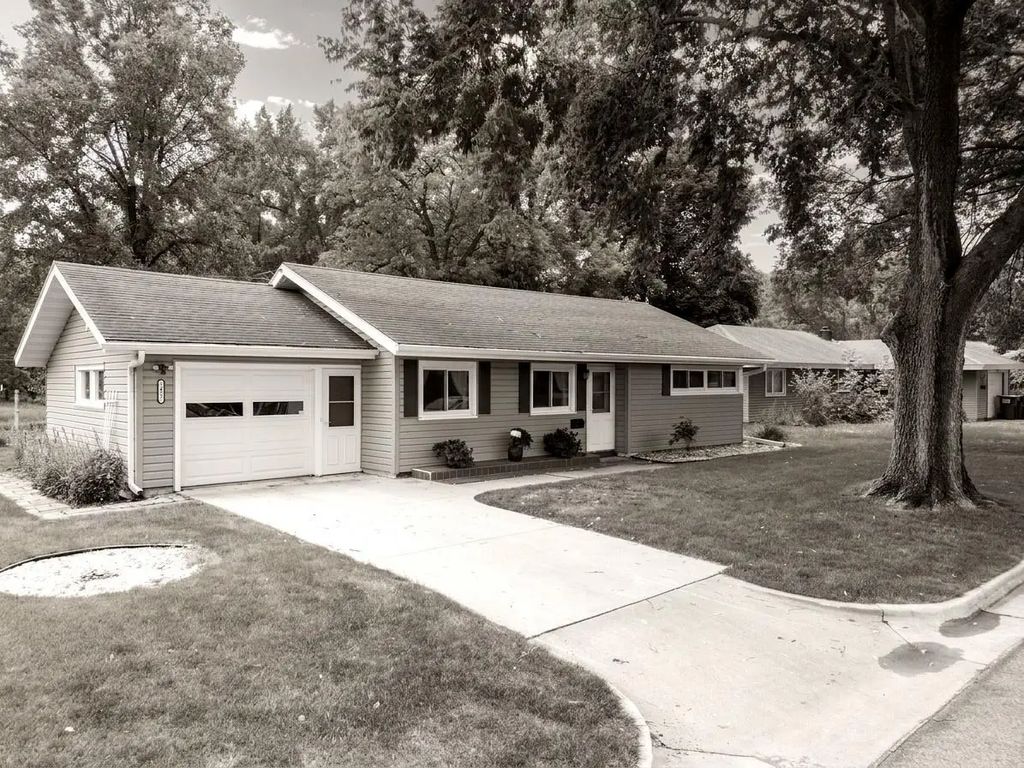 1426 Graham Court Se, Rochester