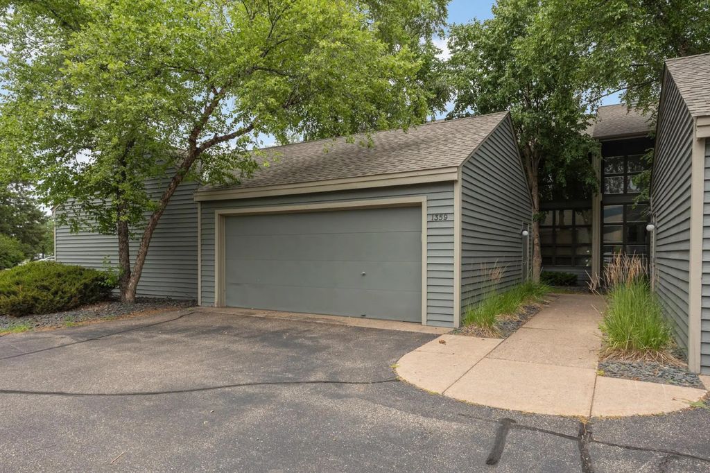 1359 Spencer Road W 1359, Saint Paul