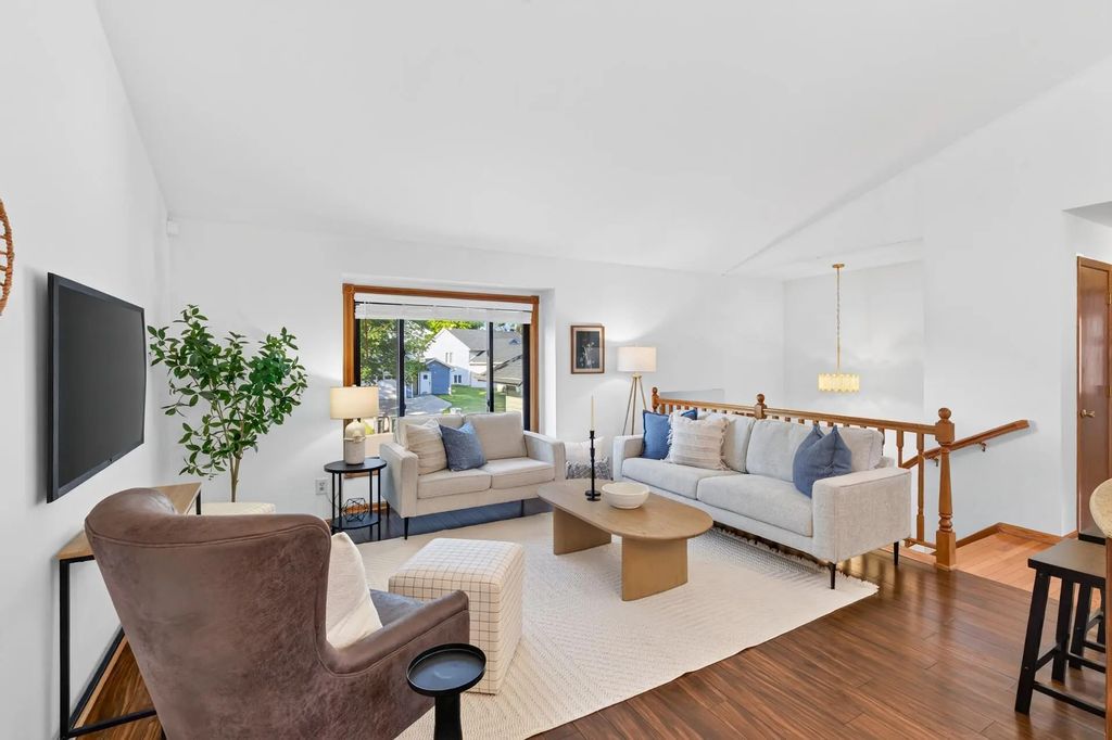 17462 Logans Drive, Eden Prairie