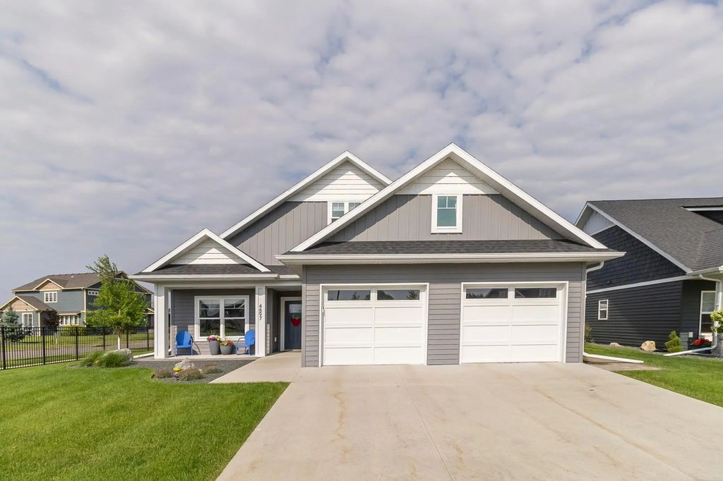 4897 Bluebell Loop S, Fargo