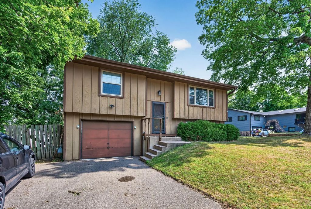 5190 Three Points Boulevard, Mound
