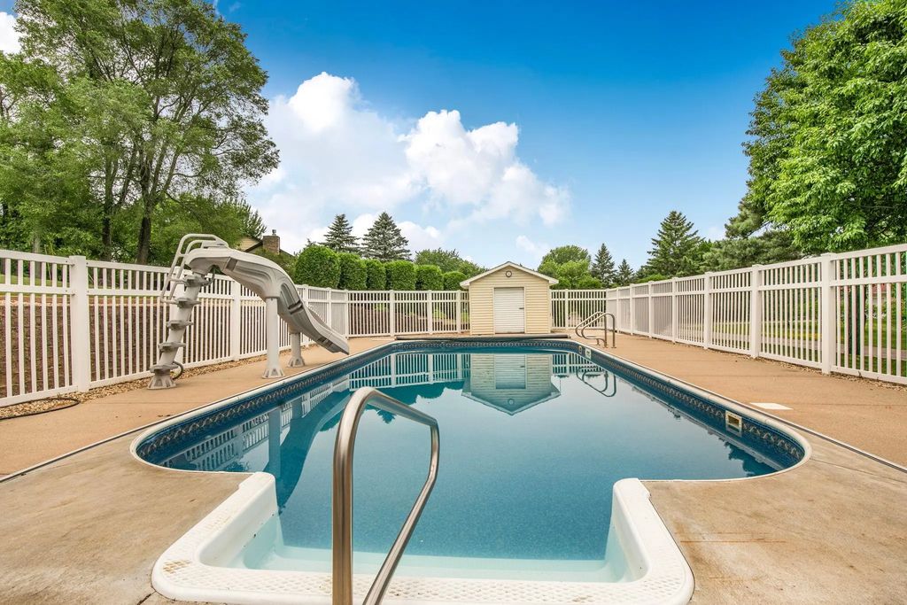 2215 Imperial Drive, St Cloud