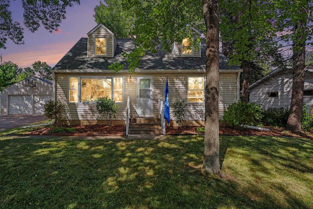 887 Cheri Lane, Mendota Heights