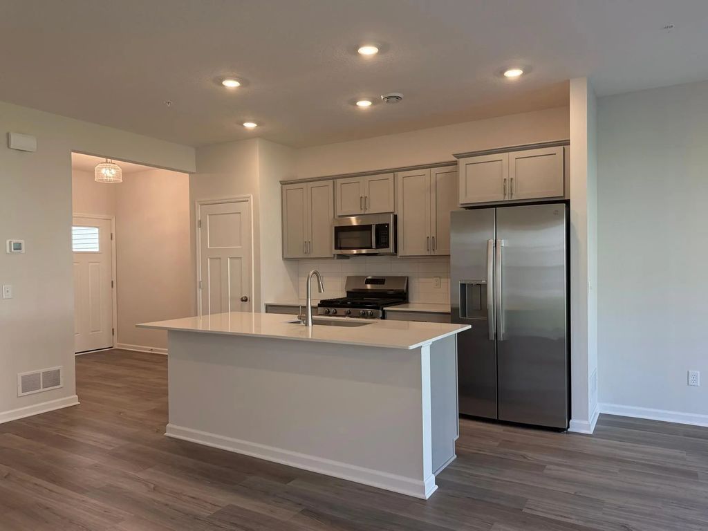 23154 Creekview Court, Rogers