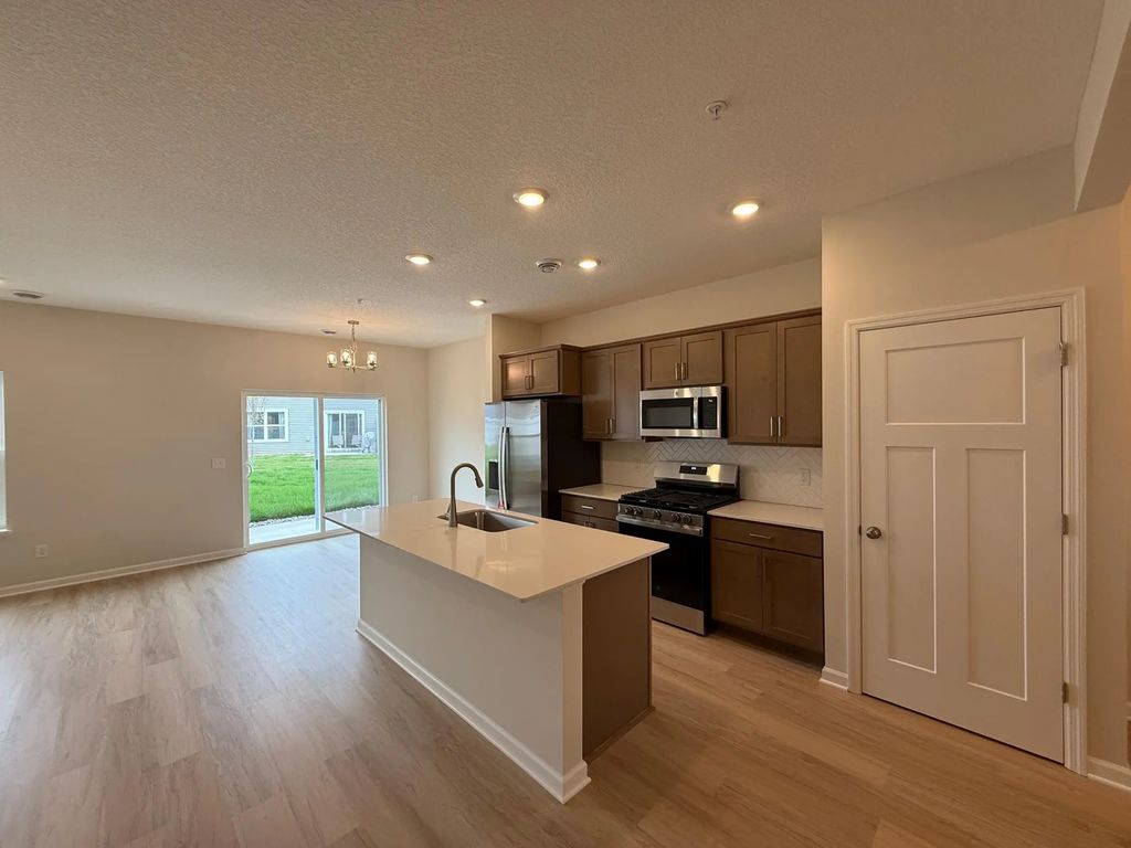 23158 Creekview Court, Rogers