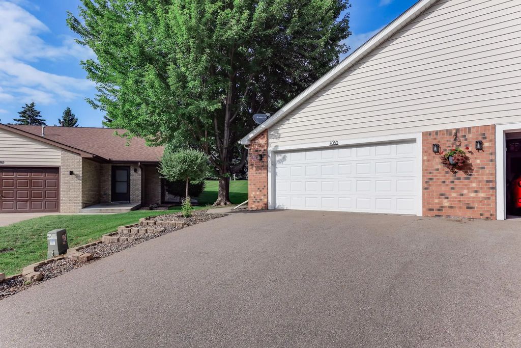 7050 Robinwood Trail, Woodbury