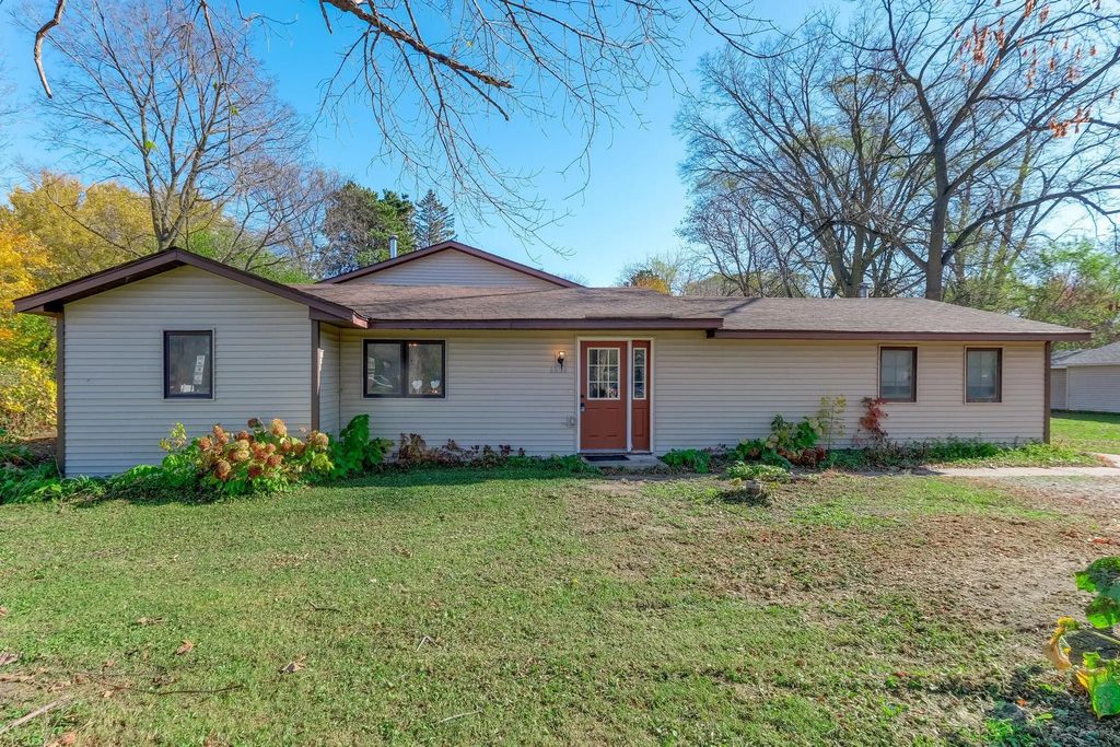 6824 Sunset Avenue, Circle Pines