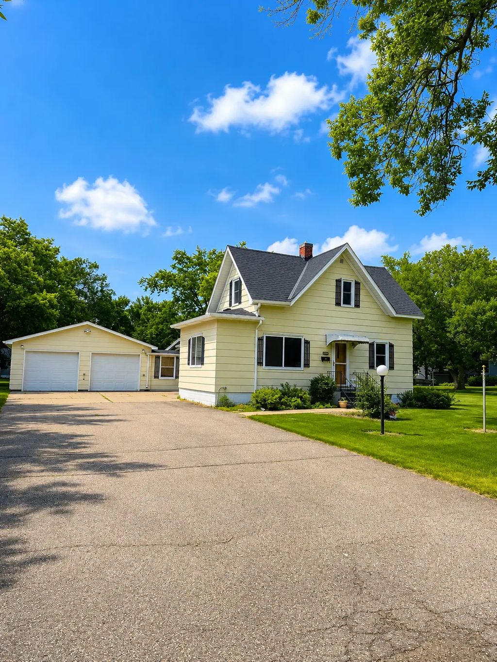 627 S Litchfield Avenue, Litchfield