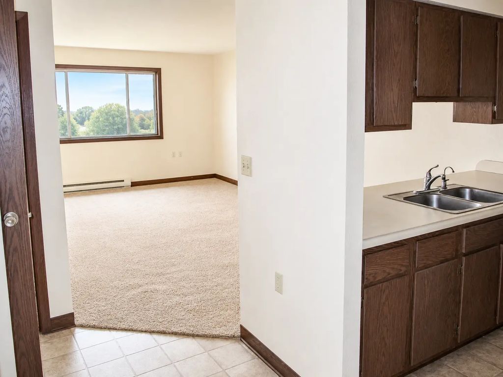 401 S Oak Street 8, Ellsworth